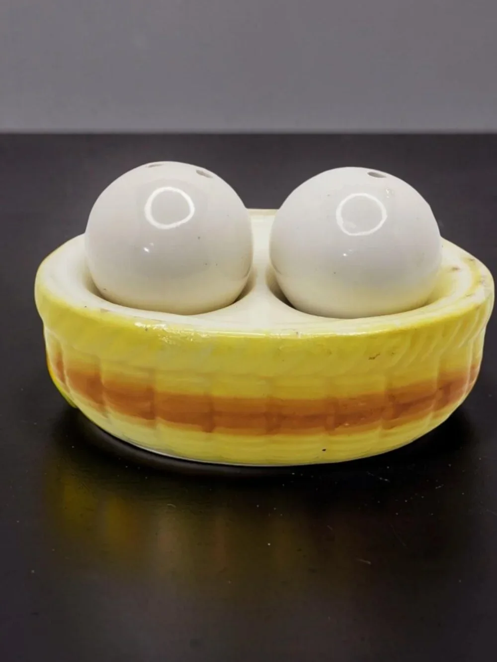 vintage 1970s nesting eggs porcelain salt & pepper shakers.